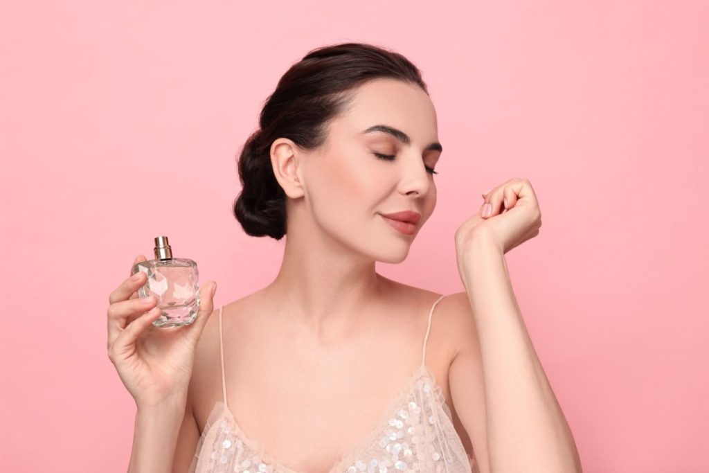 Sfaturi pentru aplicarea și păstrarea apei de parfum sau a apei de toaletă